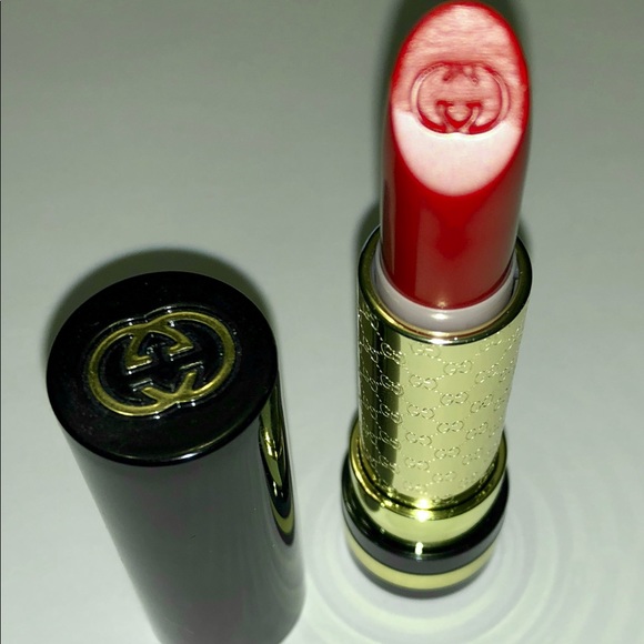 gucci iconic red lipstick